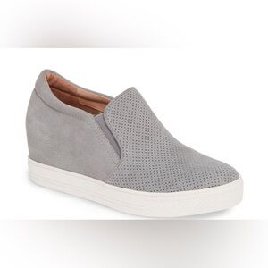 New Women's Caslon Allie Wedge Sneaker, suede Size 8.5 M - light blue